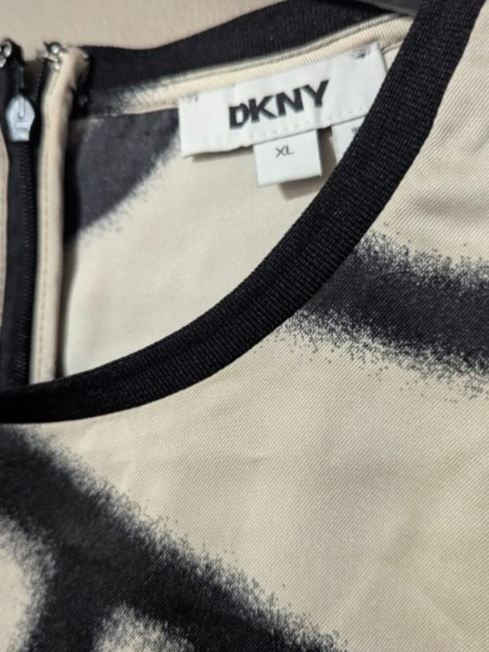 DKNY XL black and taupe top